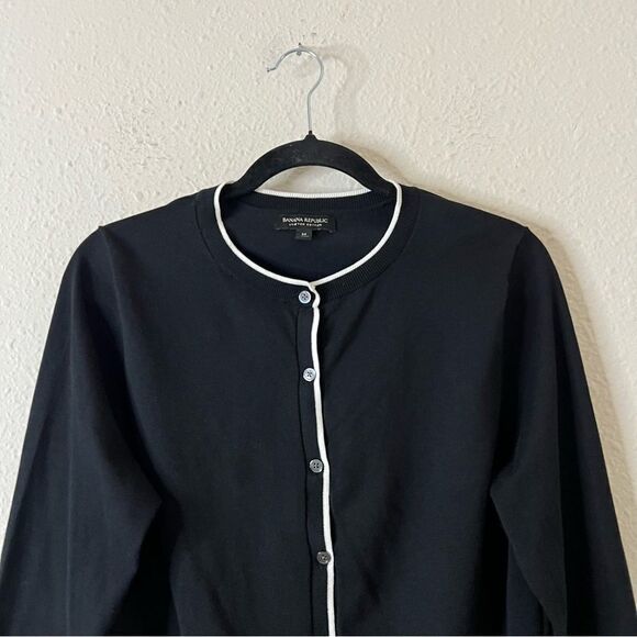 Banana Republic Crew Neck Black Cardigan Size Medium Stretch Cotton - Picture 3 of 7